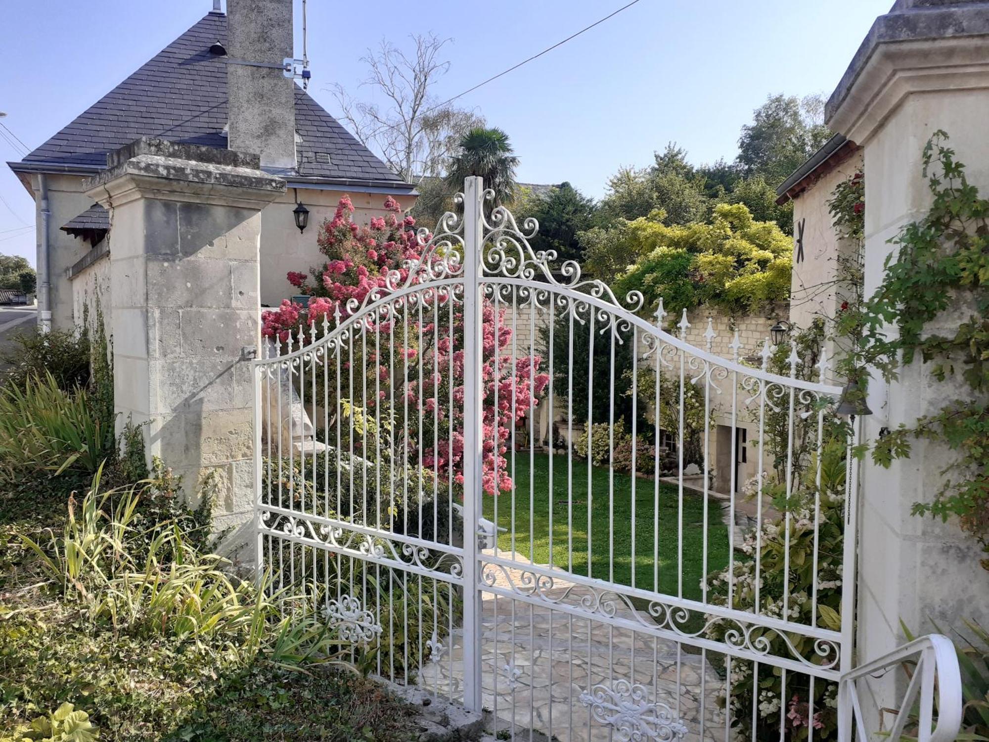 Villa Esprit Troglo Beaumont-en-Véron Exterior foto